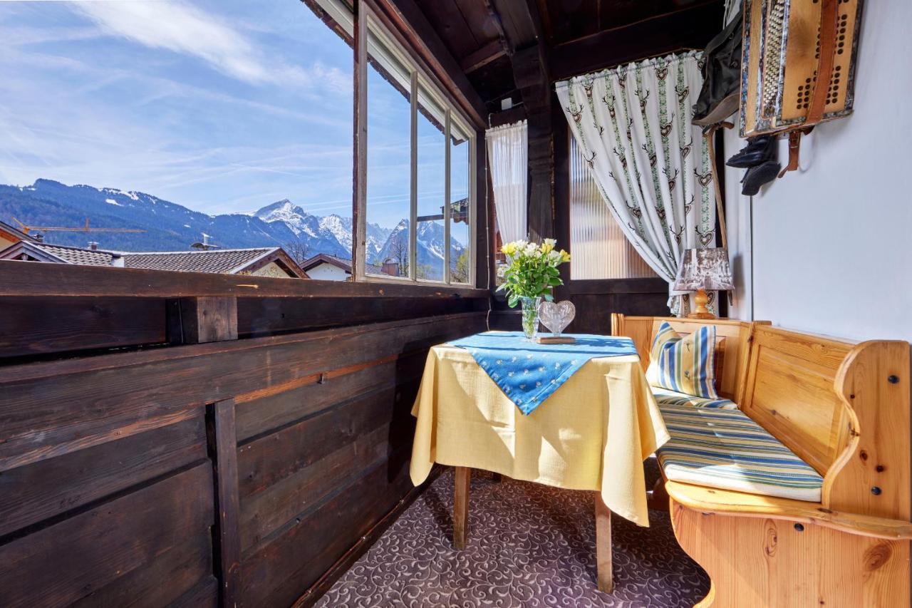 Gaestehaus Angela Гармиш-Партенкирхен Экстерьер фото